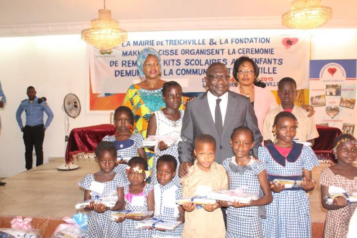 Treichville/ Remise de kits scolaires : Amichia exhorte ‘’ses enfants’’ à plus de réussite scolaire