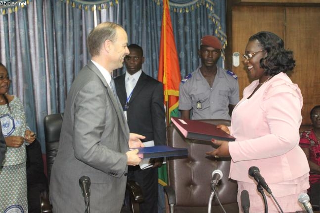 Mme Ouattara présente l’hôpital 