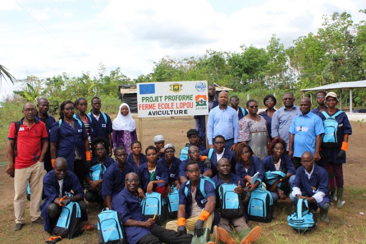 Entrepreneuriat et autonomisation des jeunes filles: l’ONUDI et l’UE forment 27 jeunes en aviculture à Lopouh (Dabou)