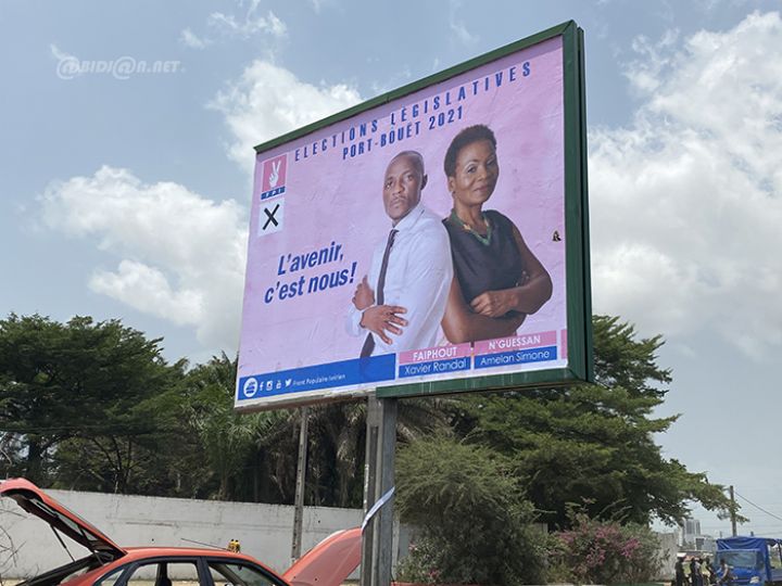 Législatives: Affiches de campagnes des candidats dans la commune de Port Bouet