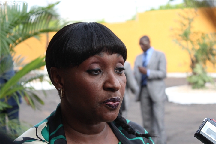 Rackets  dans les hôpitaux,  déshumanisation des patients : Raymonde Goudou Coffie en colère