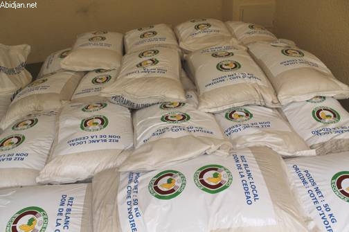 La CEDEAO fait don de céréales aux déplacés internes de Côte d`Ivoire