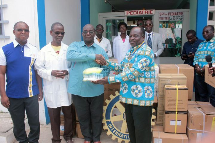 Actions sociales: Le Rotaract international Abidjan les Perles fait un don de matériels médicaux au service d’oncologie pédiatrique du CHU de Treichville