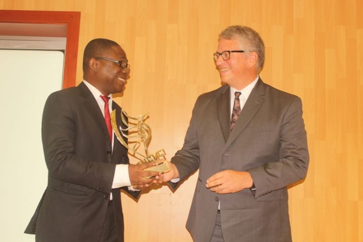 Commémoration  de la journée des droits de l’homme: La coalition Ivoirienne ‘’PCQVP’’ et l’ADPH lauréats du prix CNDHCI 2016