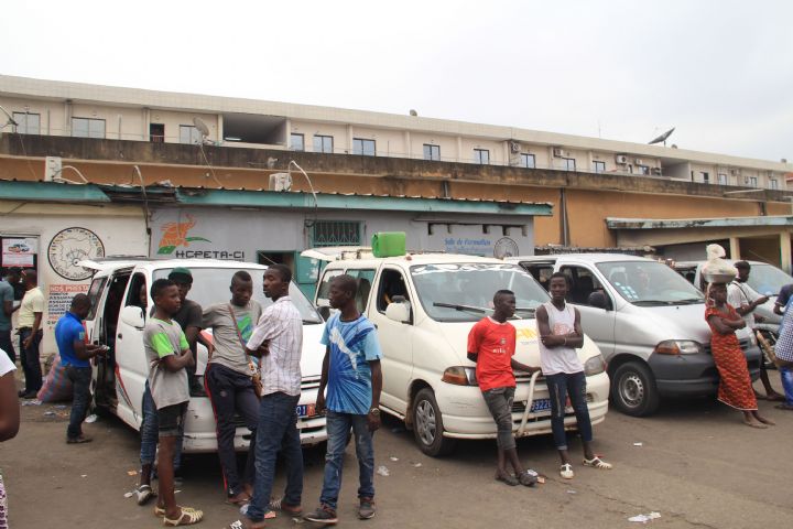 Côte d’Ivoire: 22 personnes interpellées dans un mouvement d’humeur des apprentis de mini cars