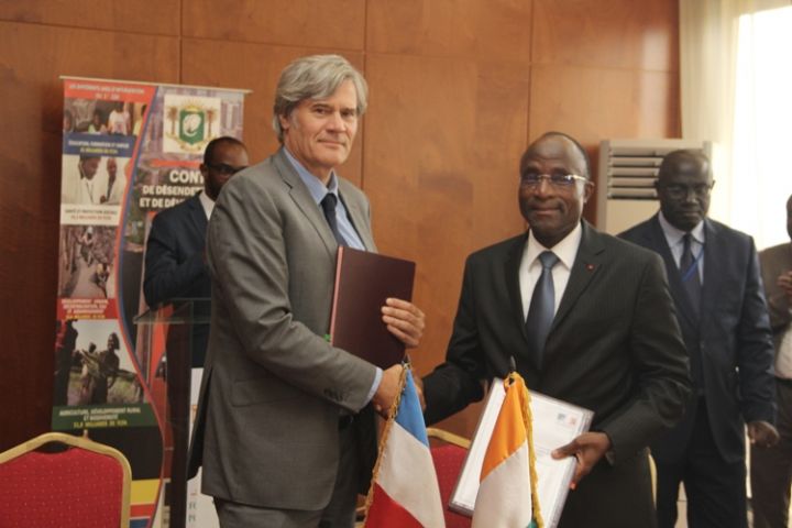 Contrat de Désendettement et de Développement : deux protocoles financiers portant sur l’appui budgétaire 2016 et la mise en place d’un Centre National de Calcul signés