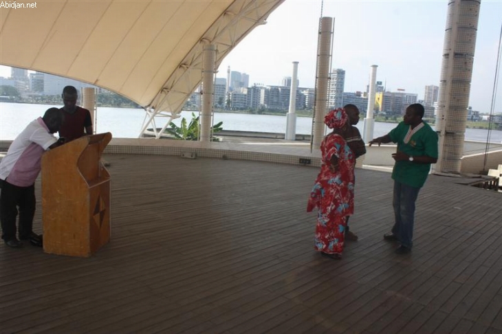 Reportage / le Palais de la culture, Tout est à reconstruire