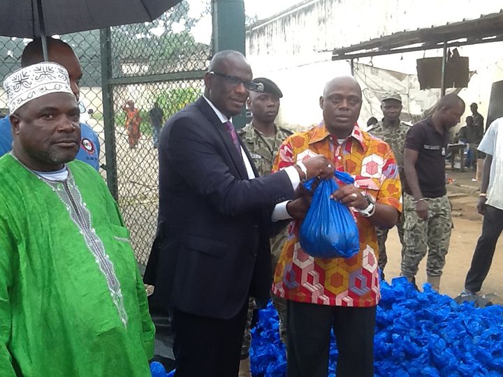 Maison d’arrêt et de correction d’Abidjan: 3000 kits alimentaires pour les prisonniers