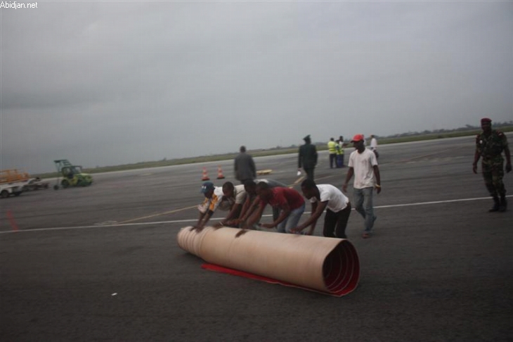 Coopération Ivoiro-française / François Fillon en visite de travail depuis hier à Abidjan : Le protocole a failli tout gâcher à l’aéroport