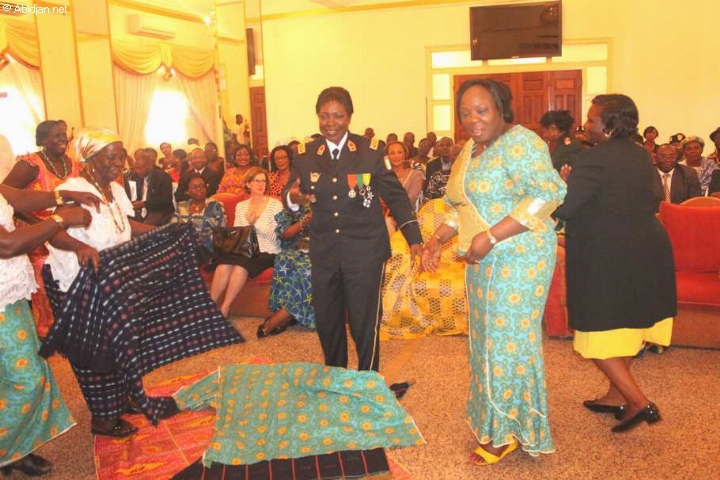 Reconnaissance : Les femmes célèbrent le médecin Général de brigade