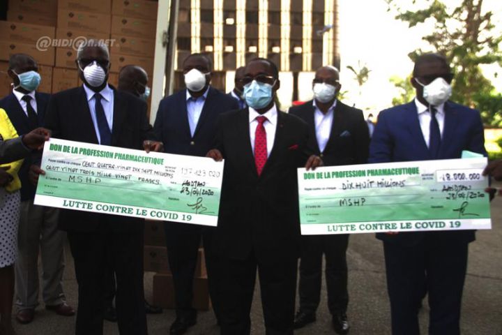COVID-19 : les pharmaciens font un don à l’Etat de Côte d’Ivoire