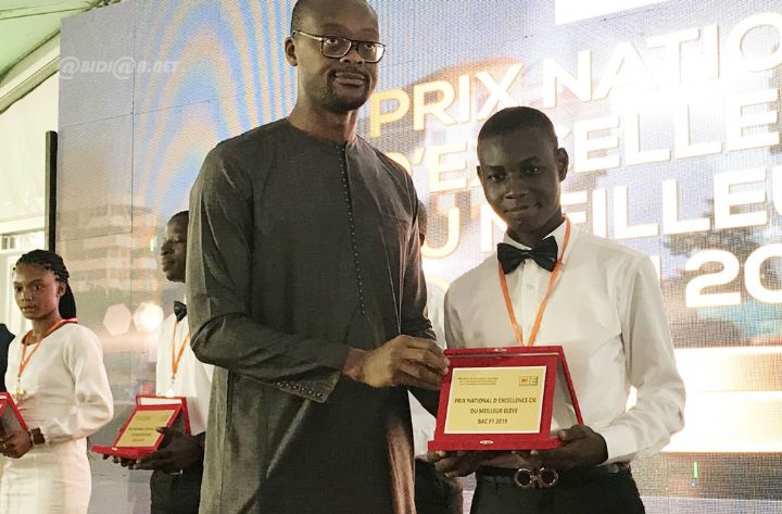 Quatorze lauréats primés lors de la 5ème édition du prix national d`excellence CIE du meilleur élève
