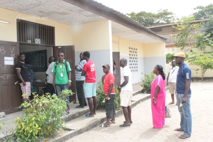 Présidentielles 2015 - La Plateforme des organisations de la société civile (PEACE-CI) dénonce la lenteur dans le démarrage des opérations de vote
