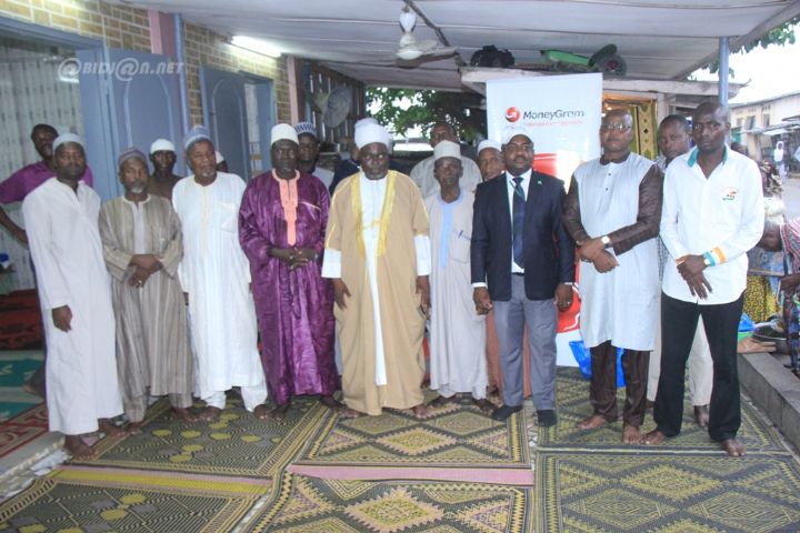 Carême musulman : La communauté Ahoussa de Côte d’Ivoire bénéficie de basins et des kits de nourriture