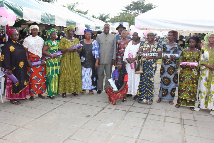 Fêtes des mères 2012 - Le Ministre Adama Toungara honore les femmes d’Abobo