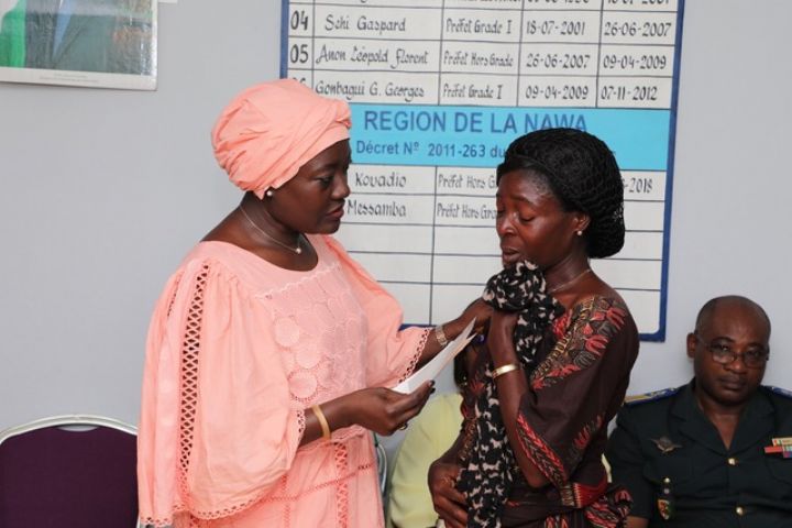 Crises ivoiriennes : 43 victimes de la région de la Nawa indemnisées par la Ministre Mariatou Koné.