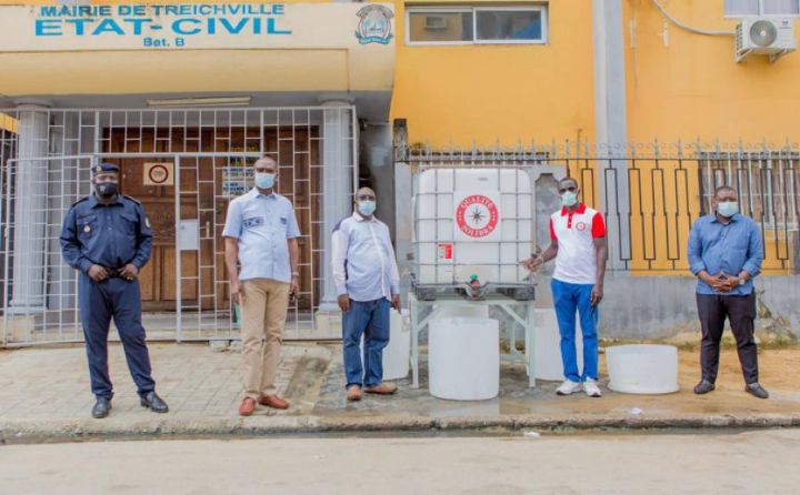 Publireportage/ Lutte contre le coronavirus : SOLIBRA pose 06 cubitainers à Treichville pour le lavage des mains
