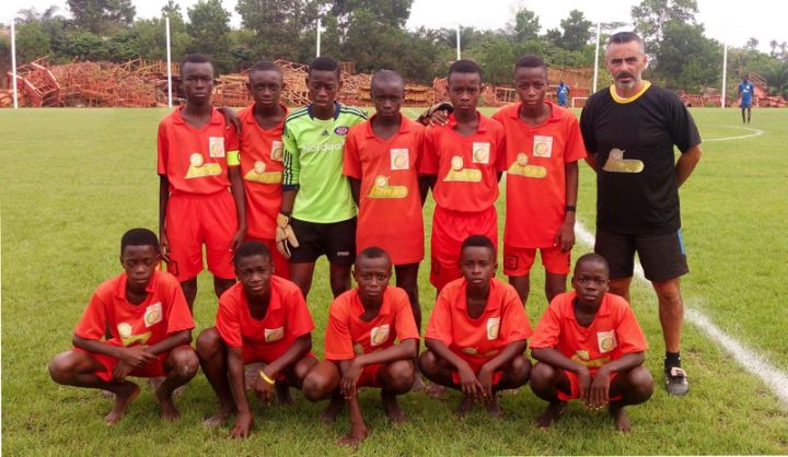 Rentrée scolaire : Comment les jeunes passionnés de football peuvent allier sport et étude