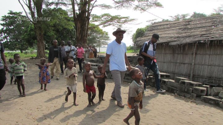Le maire de Jacqueville remet une centaine de lots au personnel du Lycée professionnel
