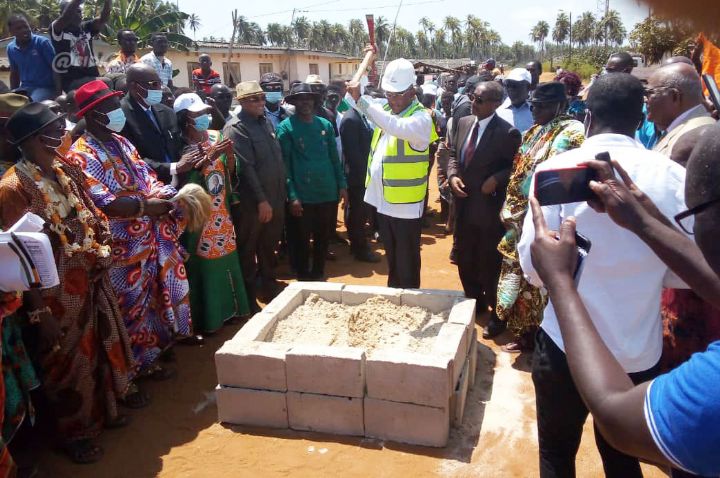 Infrastructures routières: Patrick Achi lance les travaux de bitumage de l’axe Jacqueville-Toukouzou hozalem