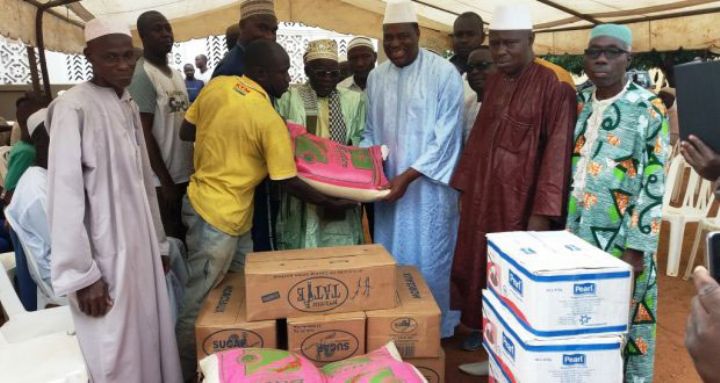 Ramadan : 8 millions de F CFA de vivres offerts à la communauté musulmane de Bouaké par le président du Conseil régional du Gbêké Jean Kouassi Abonouan