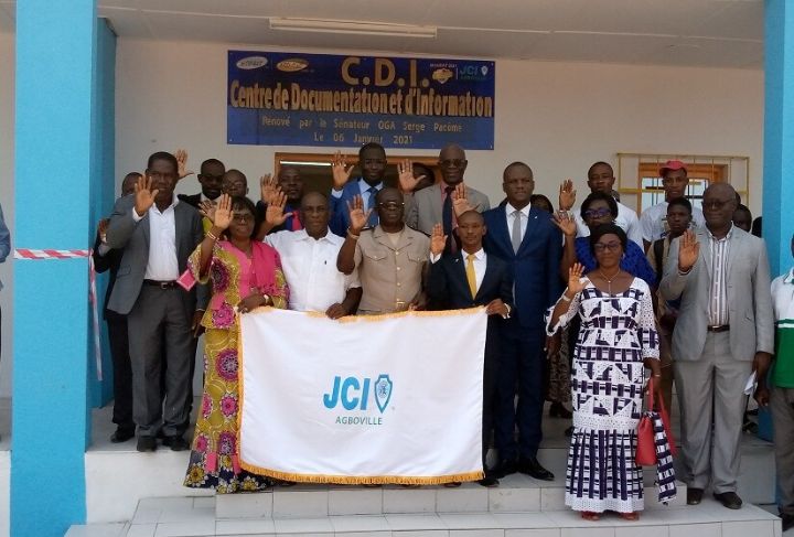la Jeune Chambre internationale d’Agboville équipe la bibliothèque des Lycées 1 et 2
