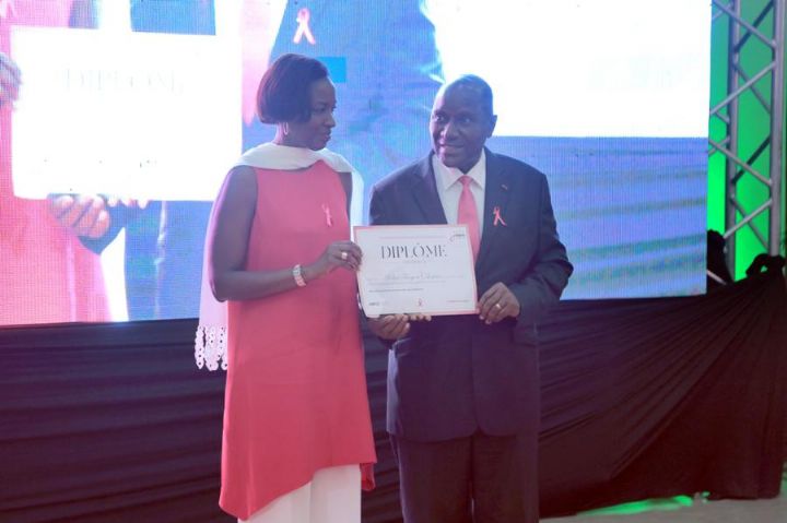 Lutte contre le cancer du sein : Bolloré distingué par la vice-présidence de la République