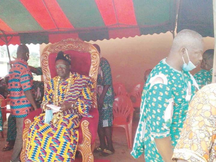 Fin de sa tournée à Ono-14, samedi dernier / Nanan Kacou Venance, Roi de Bonoua, aux populations : « Ne bradons pas nos terres pour des raisons personnelles même dans le cadre de l’extension des villages »