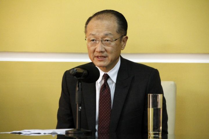 Ebola : le Groupe de la Banque mondiale alloue 100 millions de dollars supplémentaires aux pays touchés pour accélérer le recrutement de personnel soignant