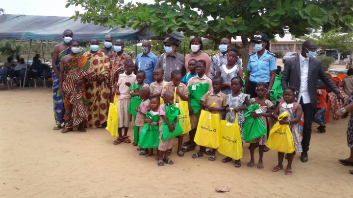 Rentrée scolaire 2020-2021: les élèves de l’EPP Kassi Brou Amichia de Essankro (Assinie-Mafia) reçoivent gracieusement leurs kits
