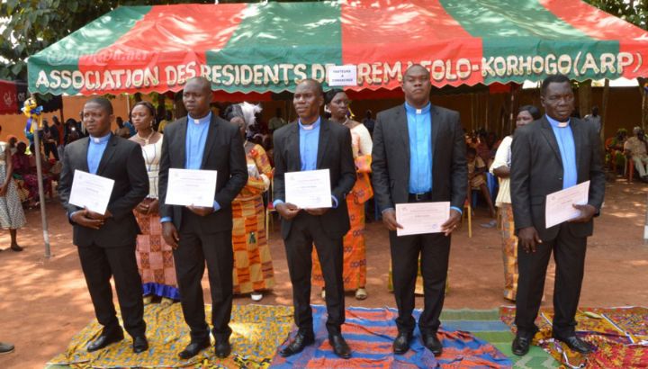 Réligion: cinq nouveaux pasteurs des Eglises Baptistes Evangéliques de Côte d’ Ivoire consacrés à Korhogo