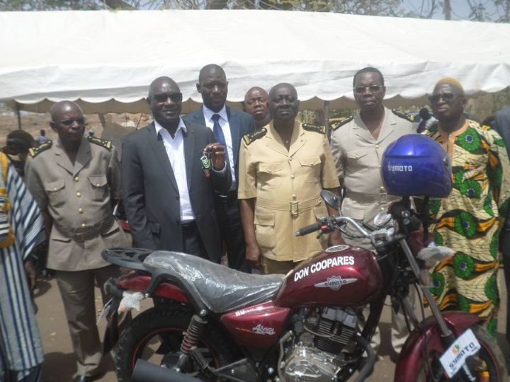 Korhogo : Une société offre du matériel roulant pour combattre le fléau du trafic de la noix de cajou brute vers les frontières Nord