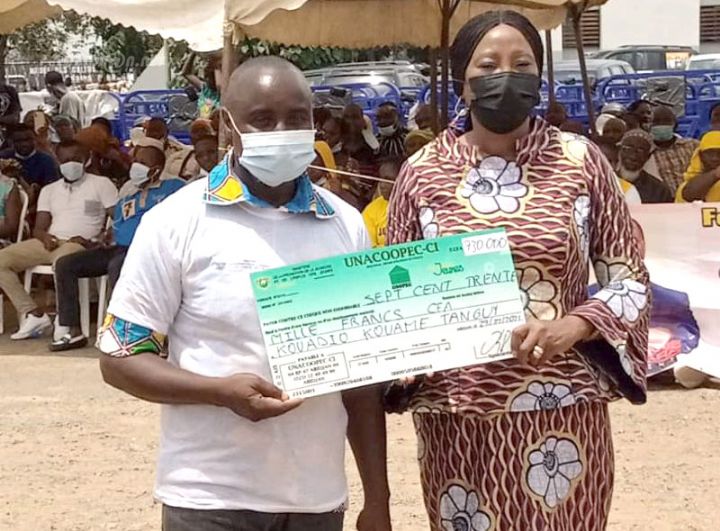 Insertion professionnelle : 225 millions FCFA octroyés à 500 jeunes d’Abobo