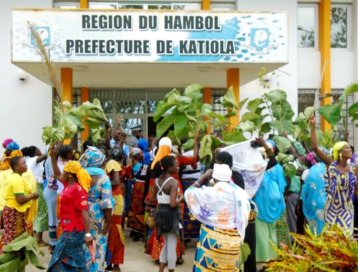 Des femmes marchent à Katiola pour protester contre la disparition d’un jeune