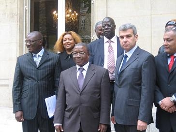 Préparatifs du Cinquantenaire - Les Artistes et la commission nationale se mettent ensemble