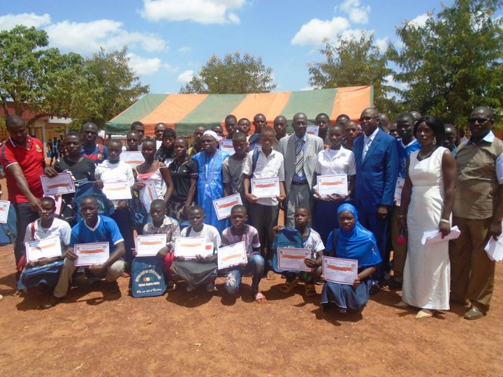 Korhogo Journée de l’excellence scolaire 77 élèves lycée Dominique Ouattara récompensés