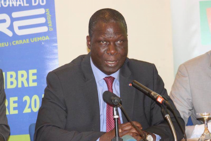 Hommage à Mandela : le ministre ivoirien de la culture chante l’hymne national sud-africain