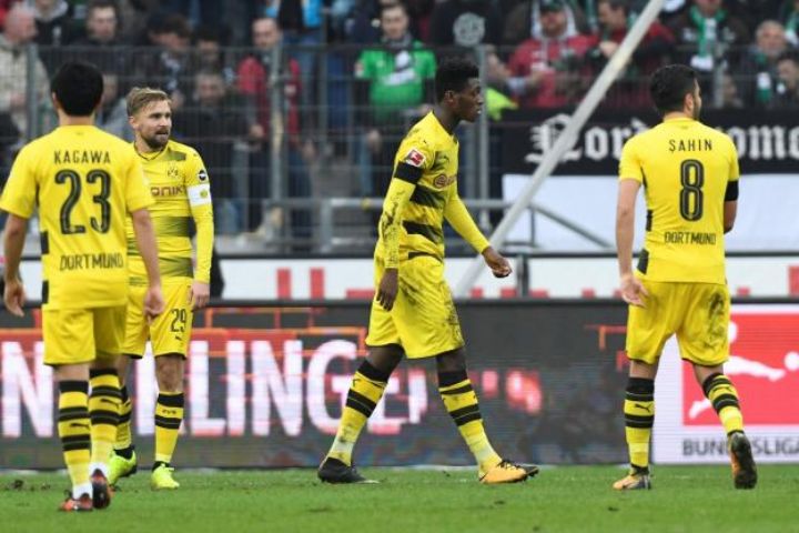 Bundesliga : Dortmund chute à Hanovre et laisse filer le Bayern seul en tête