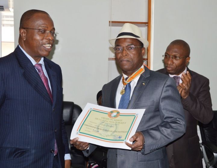 Le directeur de la Modernisation de l’Administration, Commandeur dans l’Ordre du mérite de la Fonction publique