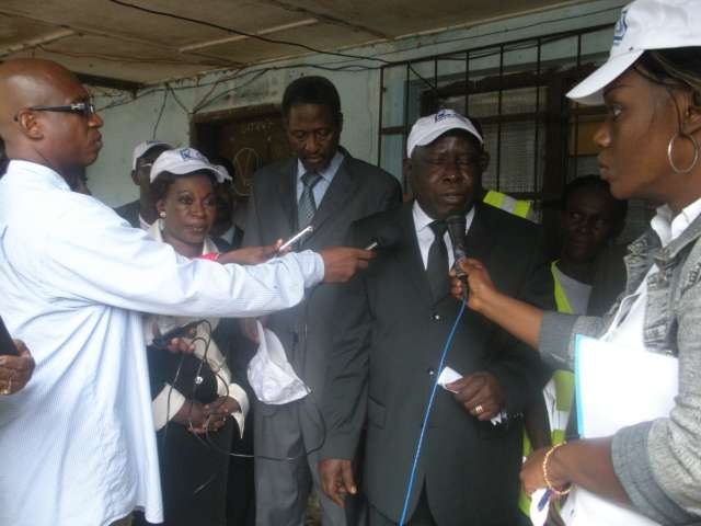 Campagne nationale polio 2011 : Les rotariens vaccinent à Abobo derrière-rail