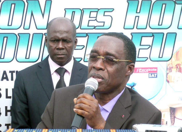 Santé/ hôpital de N’gattadolikro : Dr. Aka Aouélé offre du matériel médical