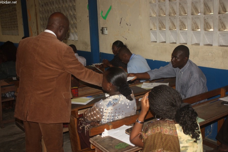 Examen de fin d`année à l`Injs: le Ministre Legré visite les candidats