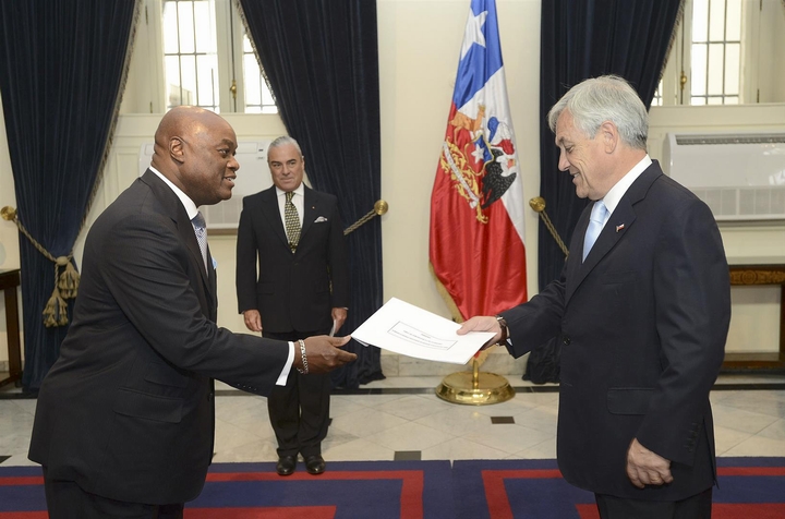 Coopération / S.E.M Sylvestre AKA a présenté ses Lettres de Créance au Président de la République du Chili, S.E.M Sébastian Pinera Echnique
