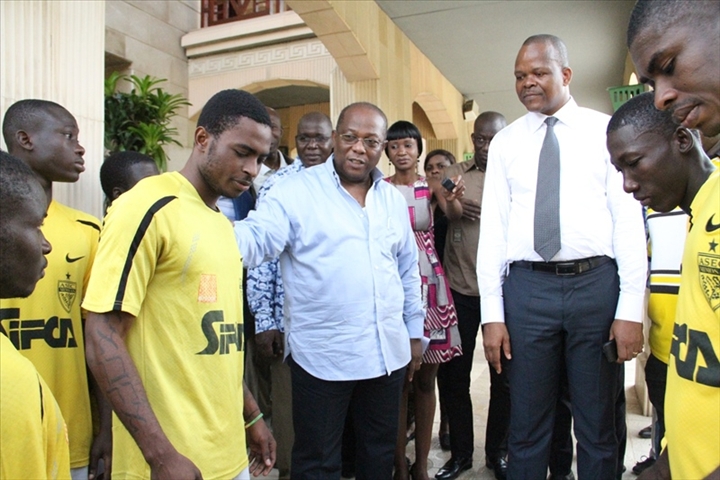 En visite à Sol Béni, le Ministre Lobognon annonce 550 millions pour les clubs de D1