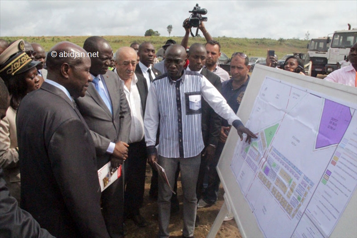 Logements sociaux :  le premier ministre visite des sites de construction de 75.000 logements a Songon