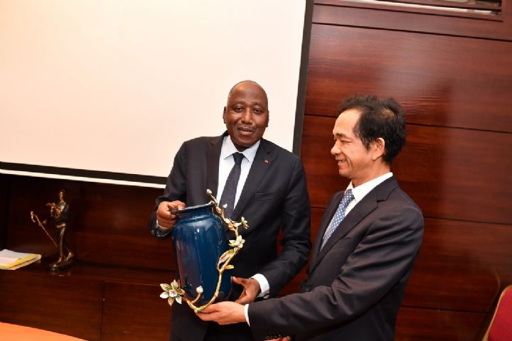 Logements sociaux: la SICOGI et le groupe chinois China Railway Construction Corporation envisagent la construction de 50 000 logements