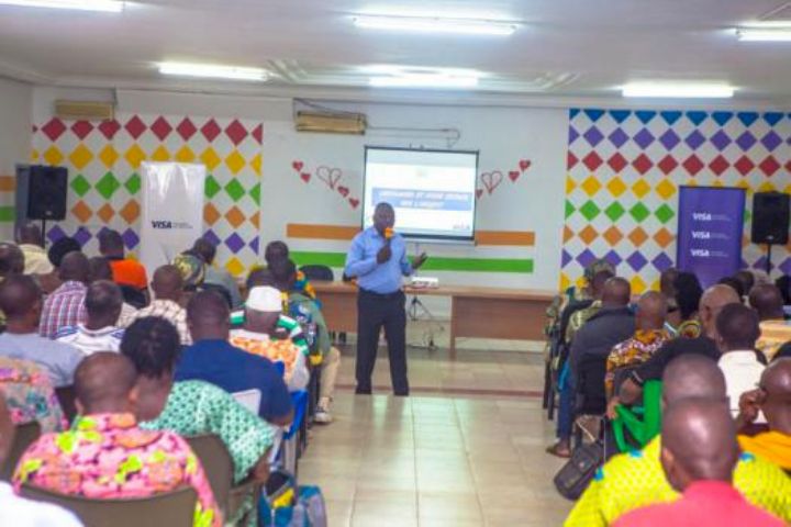 Collecte de l’épargne nationale - La société VISA sensibilise les populations de Bouaké à l’éducation financière