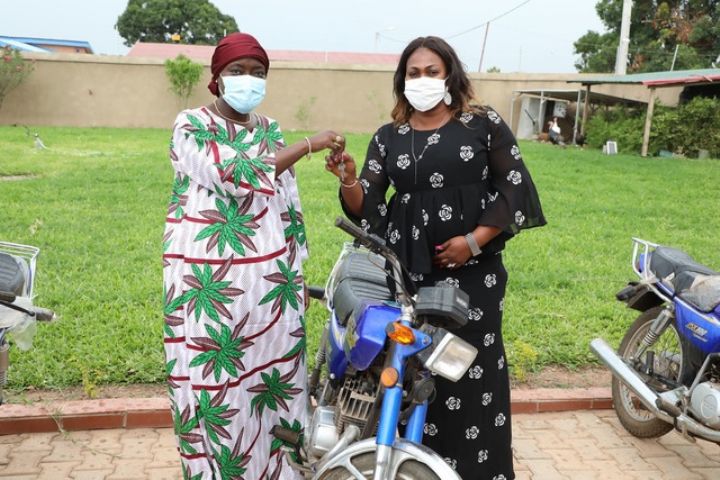 Solidarité : La Ministre Mariatou Koné renforce les capacités opérationnelles de   ses Directions Régionales