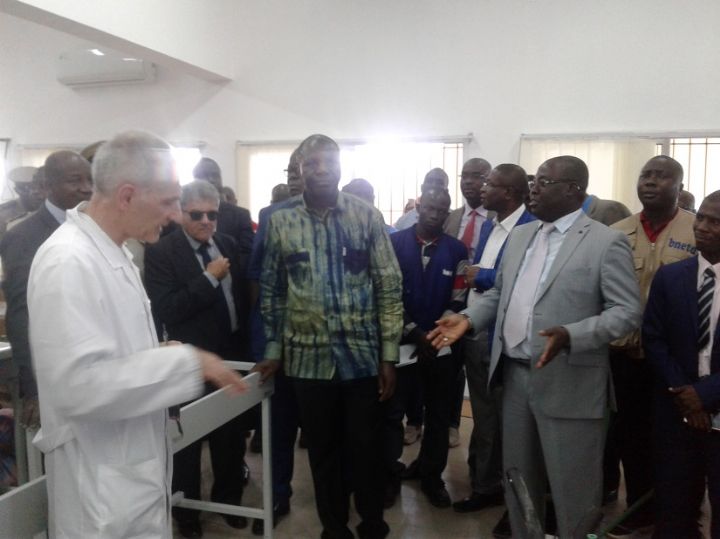 Le Ministre Mabri visite les travaux de construction en cours à l’Université de Man