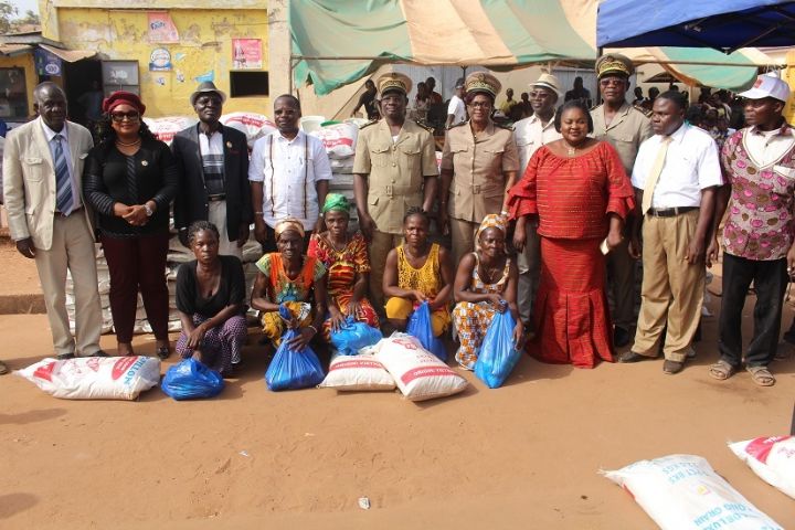 La mairie de Bocanda offre des kits alimentaires à 150 familles